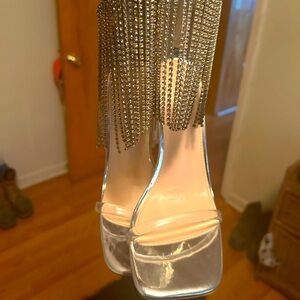 I’m selling a pair of cute chandelier heels, size 7